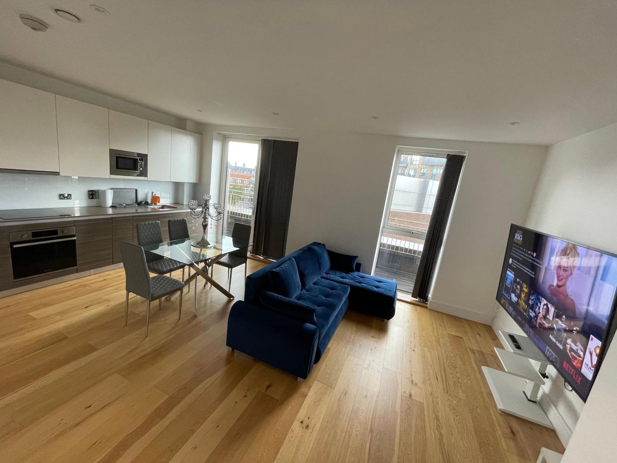 Luxury Top Floor Penthouse Apartment Near Heathrow Лондон Екстериор снимка
