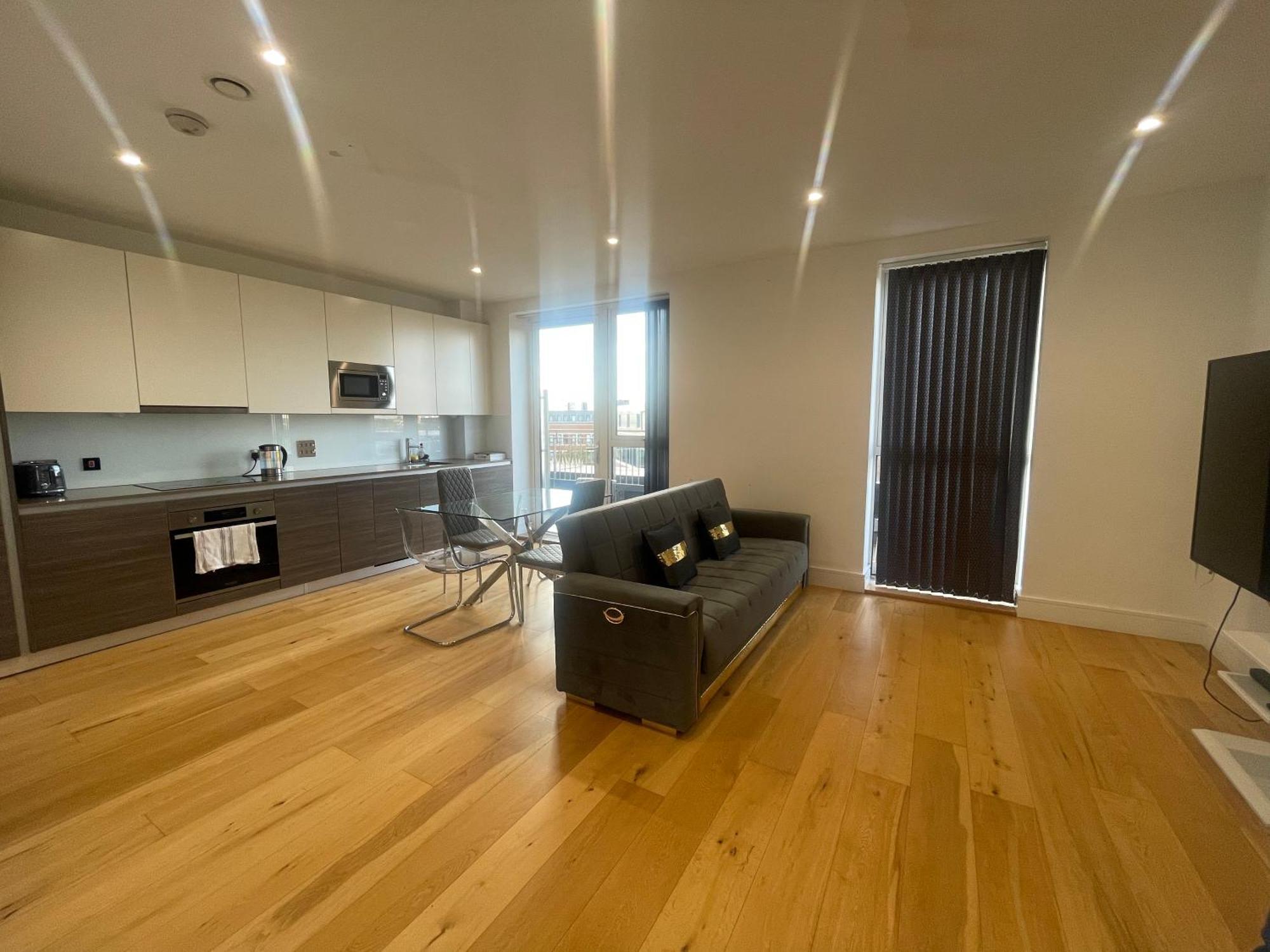 Luxury Top Floor Penthouse Apartment Near Heathrow Лондон Екстериор снимка
